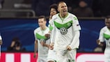 Bas Dost festeja o golo inaugural do Wolfsburg