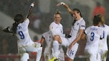 Сборная Англии празднует гол в ворота команды Боснии