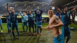 Le bonheur des joueurs de Saint-Pétersbourg après leur victoire sur la pelouse de Lyon