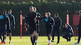 Arsenal players train ahead of the Dinamo game