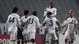 Los jugadores del Beşiktaş celebran el gol de Cenk Tosun ante el Skënderbeu en la quinta jornada