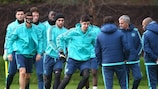 José Mourinho observe Eden Hazard à l'entraînement