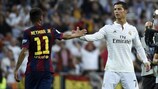Neymar e Cristiano Ronaldo si stringono la mano prima del il Clásico