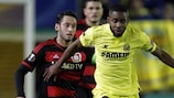 Leverkusen's Hakan Çalhanoğlu chases down Villarreal's Cédric Bakambu