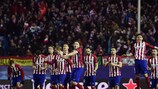 O Atlético comemora depois de Juanfran marcar a grande penalidade decisiva