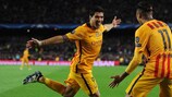 Luis Suárez festeggia uno dei due gol al Camp Nou