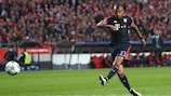 Arturo Vidal scores Bayern's first in the 2-2 draw at Benfica