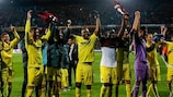 Os jogadores do Villarreal comemoram a passagem às meias-fimais