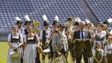 Stilecht in München begrüßt: Carlo Ancelotti