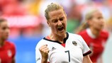 Melanie Behringer después de marcar un penalti en la derrota de Alemania por 2-1 ante Canadá en los Juegos Olímpicos