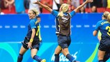 Lisa Dahlqvist festeja depois de marcar o penalty decisivo
