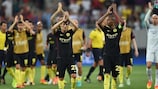 Os jogadores do Manchester City comemoram o expressivo triunfo