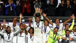 Sergio Ramos soulève la Super Coupe de l'UEFA, dernier titre européen espagnol