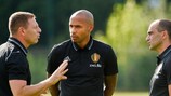 Les patrons du staff technique belge : Thierry Henry entre Graem Jones et Roberto Martínez
