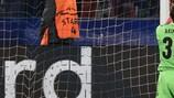 Igor Akinfeev desesperado por mais um golo sofrido pelo CSKA Moscovo na UEFA Champions League