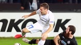 Steaua's Adrian Popa unde pressure from Osmanlıspor's Aykut Demir
