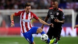 Saúl Ñíguez tries to escape the attentions of Jérôme Boateng on matchday two in Madrid