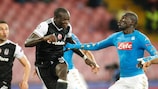 Vincent Aboubakar marca o seu segundo golo ao Nápoles