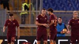 La Roma esulta dopo il gol del vantaggio contro il Palermo, realizzato da Mohamed Salah