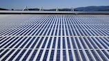 Des panneaux solaires sur le toit du stade de Saint-Étienne