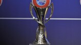 Le trophée de l'UEFA Women's Champions League
