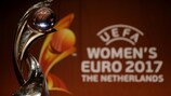 Le trophée du Championnat d'Europe féminin de l'UEFA