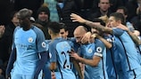 Pablo Zabaleta felicitado pelo seu golo pelo Manchester City