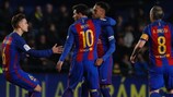 Lionel Messi del Barcellona festeggia con i compagni dopo aver segnato il gol del pareggio nella partita contro il Villarreal