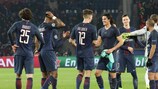 Jogadores do Paris rejubilam após um grande jogo