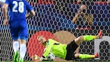 Kasper Schmeichel defendeu uma grande penalidade do Sevilha na baliza do Leicester
