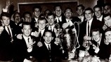 Tommy Gemmel (en la fila inferior, el segundo desde la derecha) con el Celtic que ganó la Copa de Europa