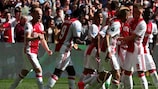 L'Ajax riapre la corsa al titolo, Man Utd e Lione fermati