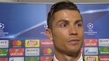 Cristiano Ronaldo à conversa com o UEFA.com