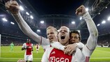 La festa dell'Ajax contro lo Schalke