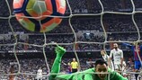 Keylor Navas subisce il gol di Lionel Messi nel recupero