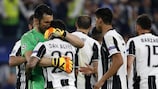 Gianluigi Buffon & Dani Alves (Juventus)