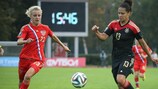 Елена Морозова (слева) в отборочном матче против сборной Германии