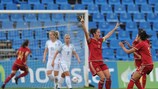 Marta Torrejón (en el centro) celebra un gol con España