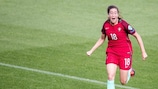Carolina Mendes parte para os festejos após apontar o primeiro golo de Portugal em fases finais de grandes competições femininas sénior