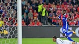 Dimitri Oberlin trompe le gardien de Benfica après une course de folie