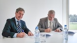 Marc Vouillamoz (UEFA, links) und Janko Dvoršak, Geschäftsführer der slowenischen Nationalen Anti-Doping-Agentur
