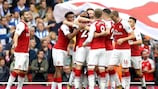 Arsenal Feiert das Tor von Nacho Monreal gegen Brighton
