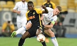 Sékou Sanogo of Young Boys (left) tussles with Dynamo's Serhiy Sydorchuk in Kyiv