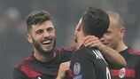 "Милан" отмечает один из пяти голов в ворота "Аустрии"