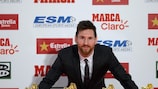 Leo Messi riceve la Scarpa d'Oro 2016/17