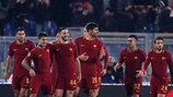 Los jugadores de la Roma celebran un tanto