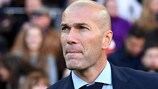 Zinédine Zidane sur le banc madrilène lors de la victoire à Valence