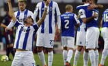 Tiquinho Soares festeja um dos seus dois golos no triunfo do FC Porto em Chaves