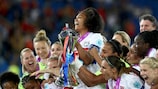 Olympique Lyon feiert seinen Sieg in der UEFA Women’s Champions League 2016/17.