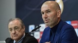 Zinédine Zidane durante a conferência de imprensa em que confirmou a saída do cargo de treinador do Real Madrid